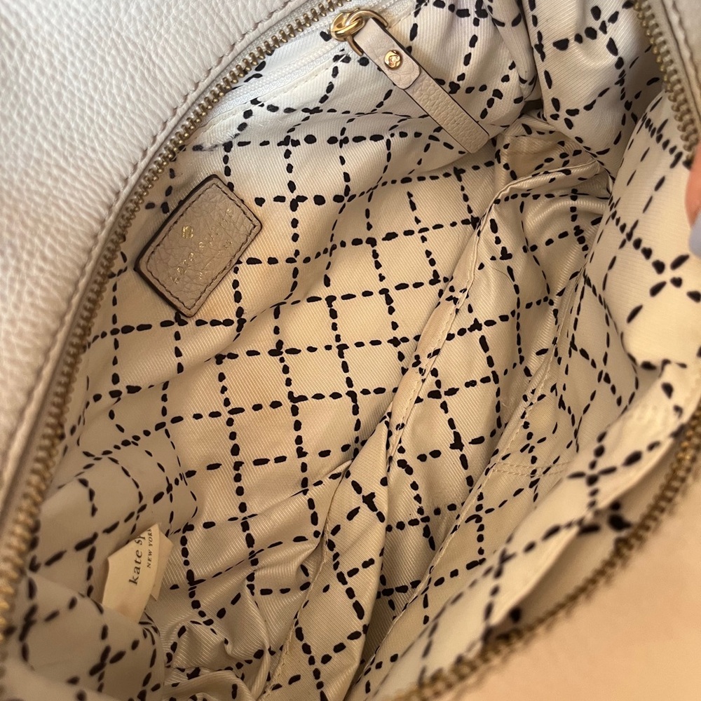 Kate Spade Cream Pebbled Leather Crossbody Bag w/Strap- GUC w/a few spots/stains - Picture 5 of 17